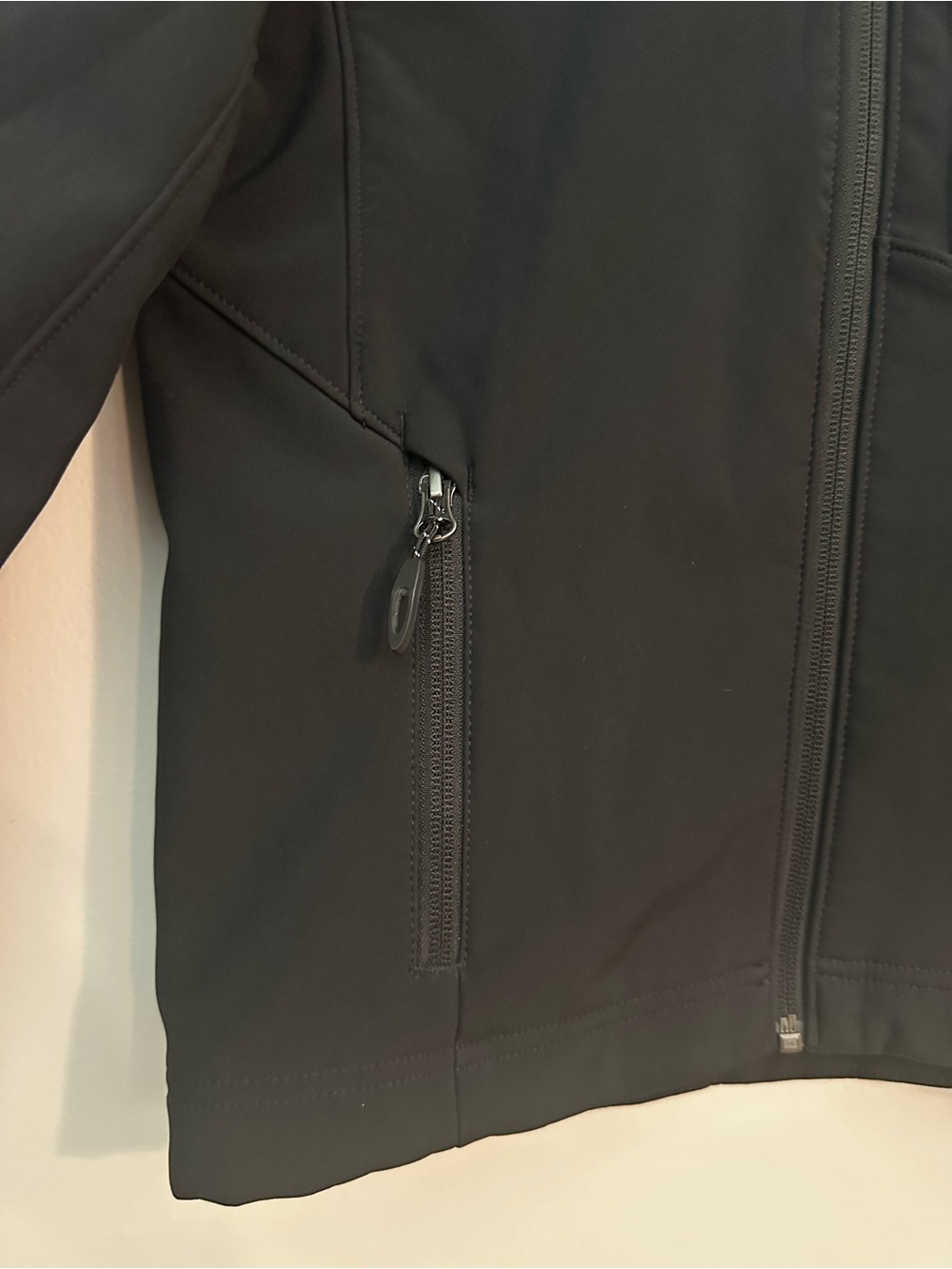 NWOT ARIAT BOYS' 2.0 SOFTSHELL
PERFORMANCE STRETCH JACKET - Picture 7 of 12